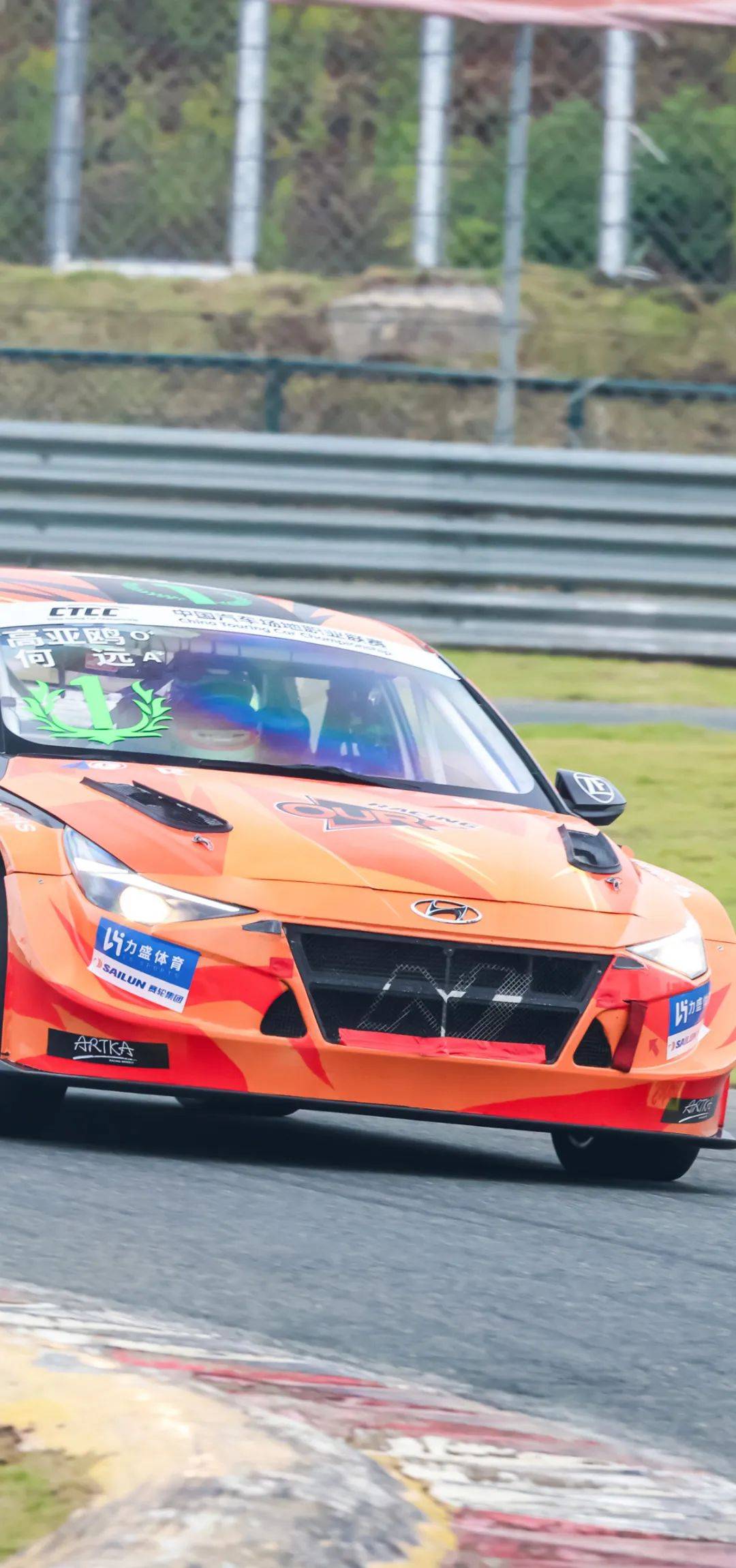 爱游戏在线-赛车总决赛即将打响，冠军归属成谜