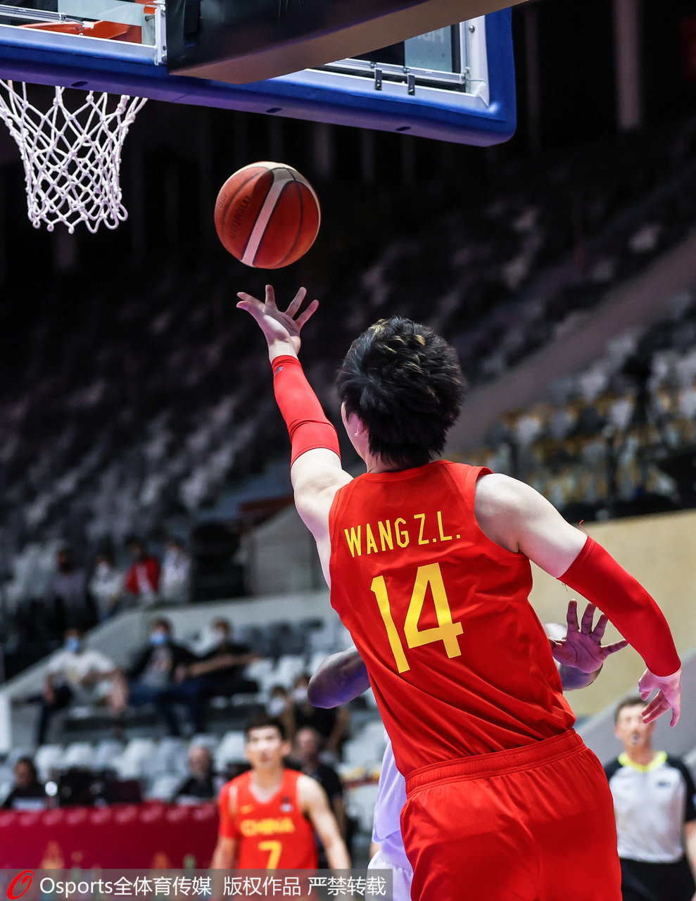 爱游戏下载-辽宁队险胜爵士，王哲林关键制胜