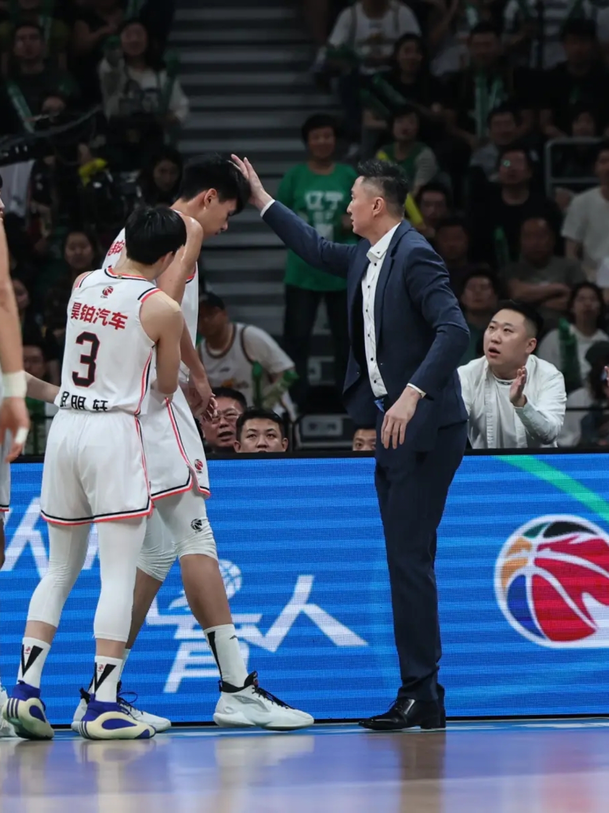 爱游戏下载-新疆队碾压广东队，张镇麟统治全场