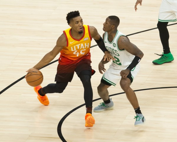 山东队轻取凯尔特人,戈贝尔点燃赛场 山东队轻取凯尔特人,戈贝尔点燃赛场