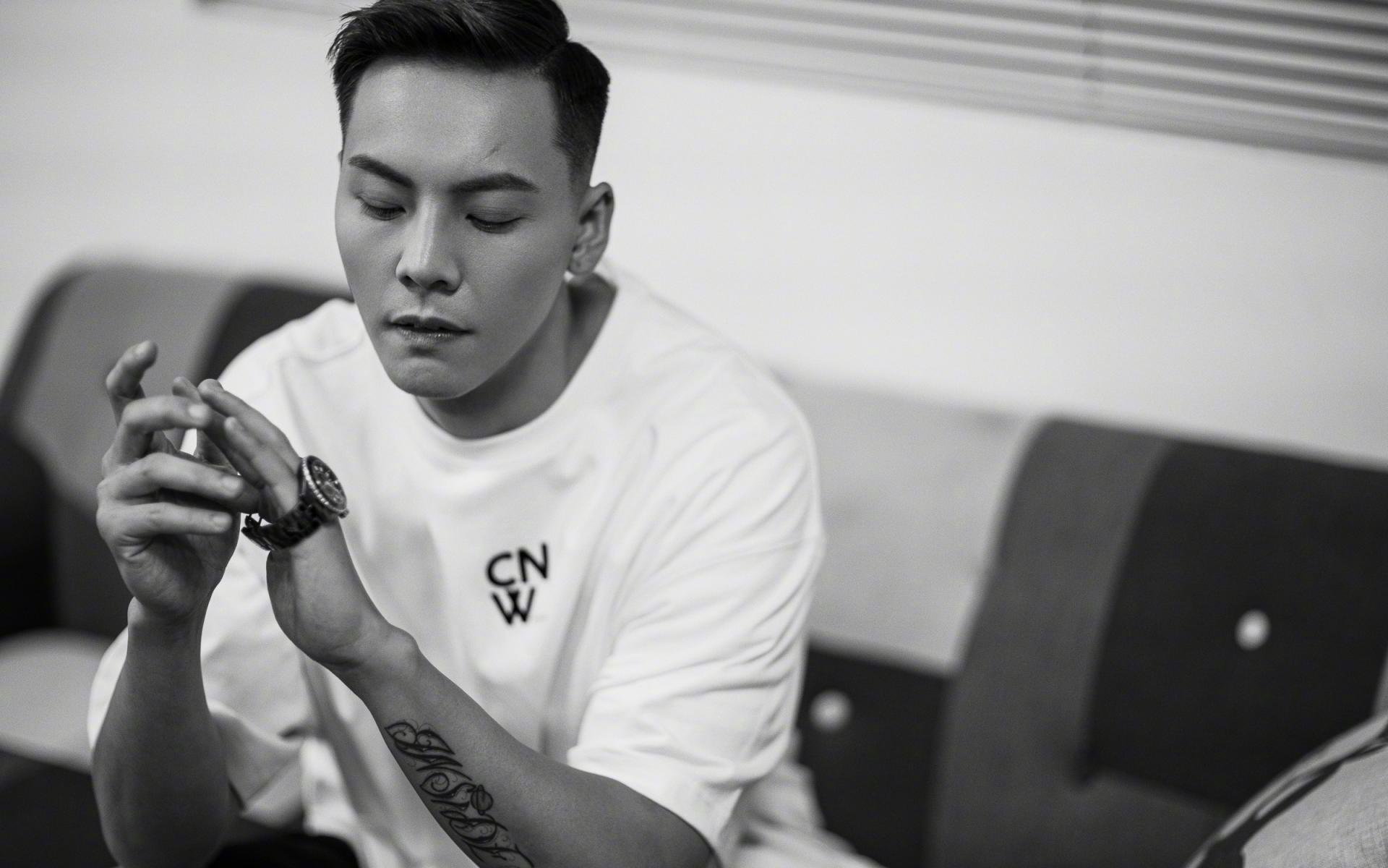 波尔的金色左脚划破伦敦雨夜，英格兰跨越半世纪心魔